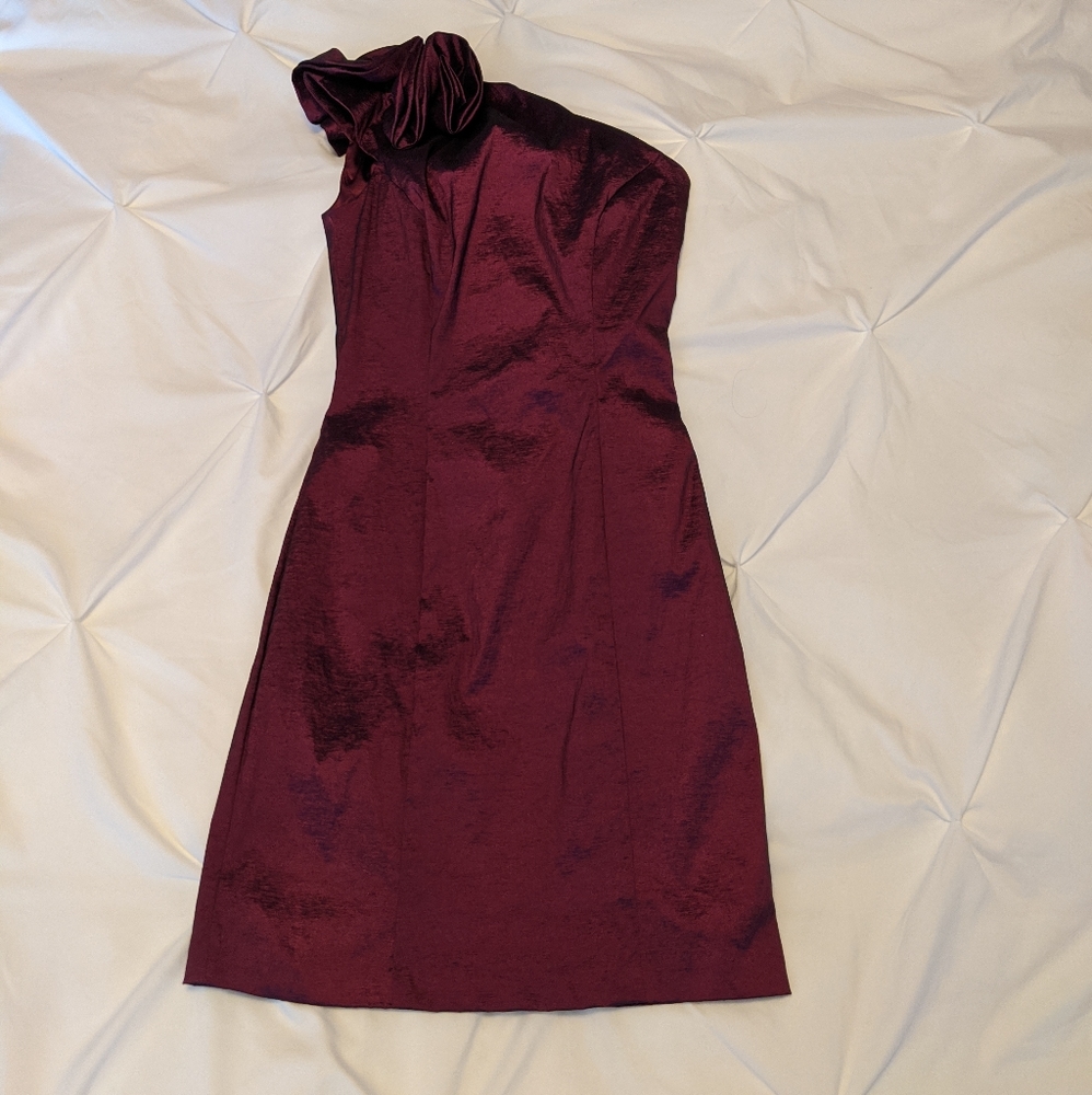 One shoulder dress with flower